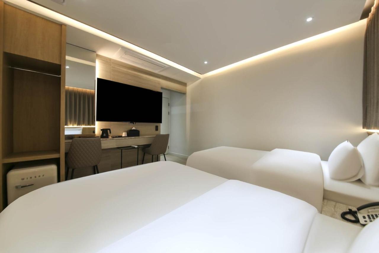 Brown Dot Hotel Pyeonghwa Plaza มกโพ ภายนอก รูปภาพ