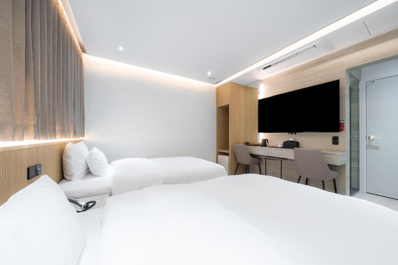 Brown Dot Hotel Pyeonghwa Plaza มกโพ ภายนอก รูปภาพ