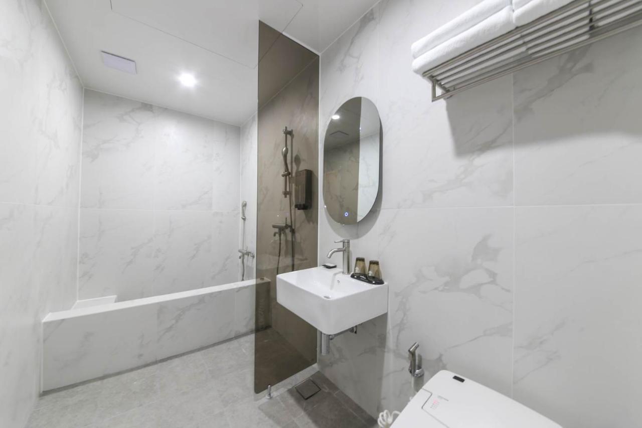 Brown Dot Hotel Pyeonghwa Plaza มกโพ ภายนอก รูปภาพ
