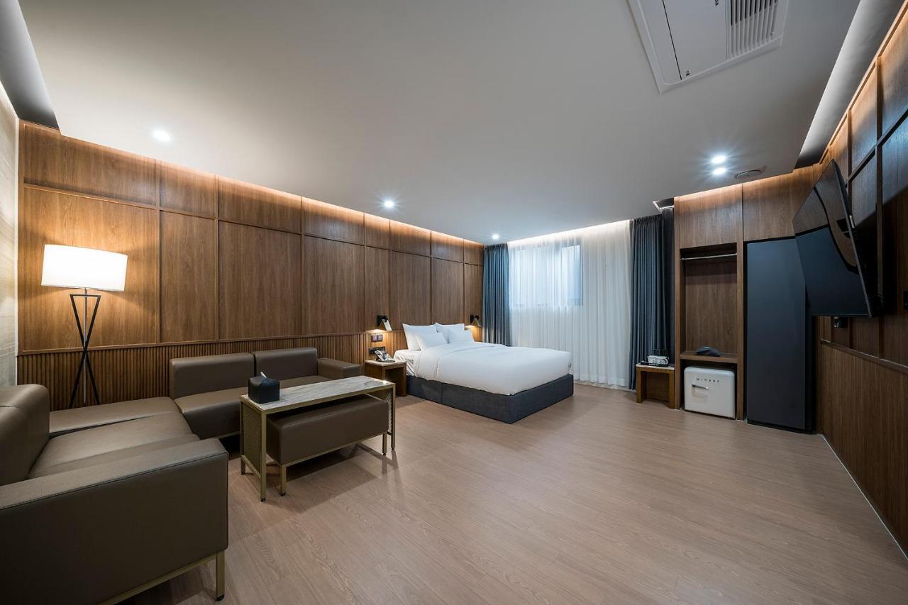 Brown Dot Hotel Pyeonghwa Plaza มกโพ ภายนอก รูปภาพ