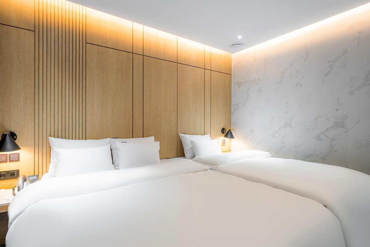 Brown Dot Hotel Pyeonghwa Plaza มกโพ ภายนอก รูปภาพ
