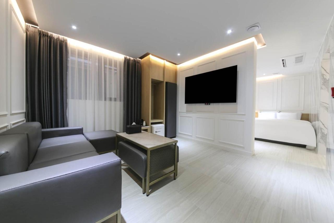 Brown Dot Hotel Pyeonghwa Plaza มกโพ ภายนอก รูปภาพ