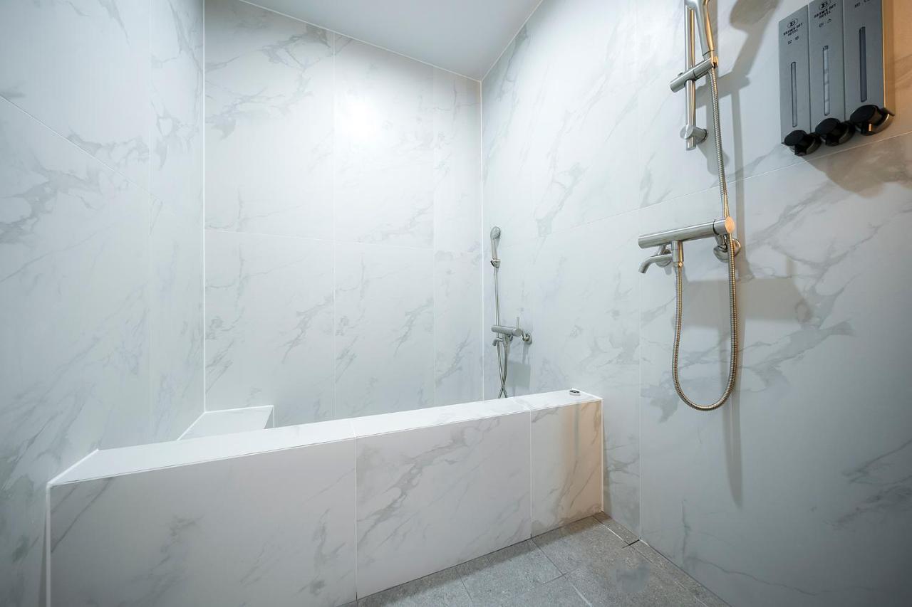 Brown Dot Hotel Pyeonghwa Plaza มกโพ ภายนอก รูปภาพ