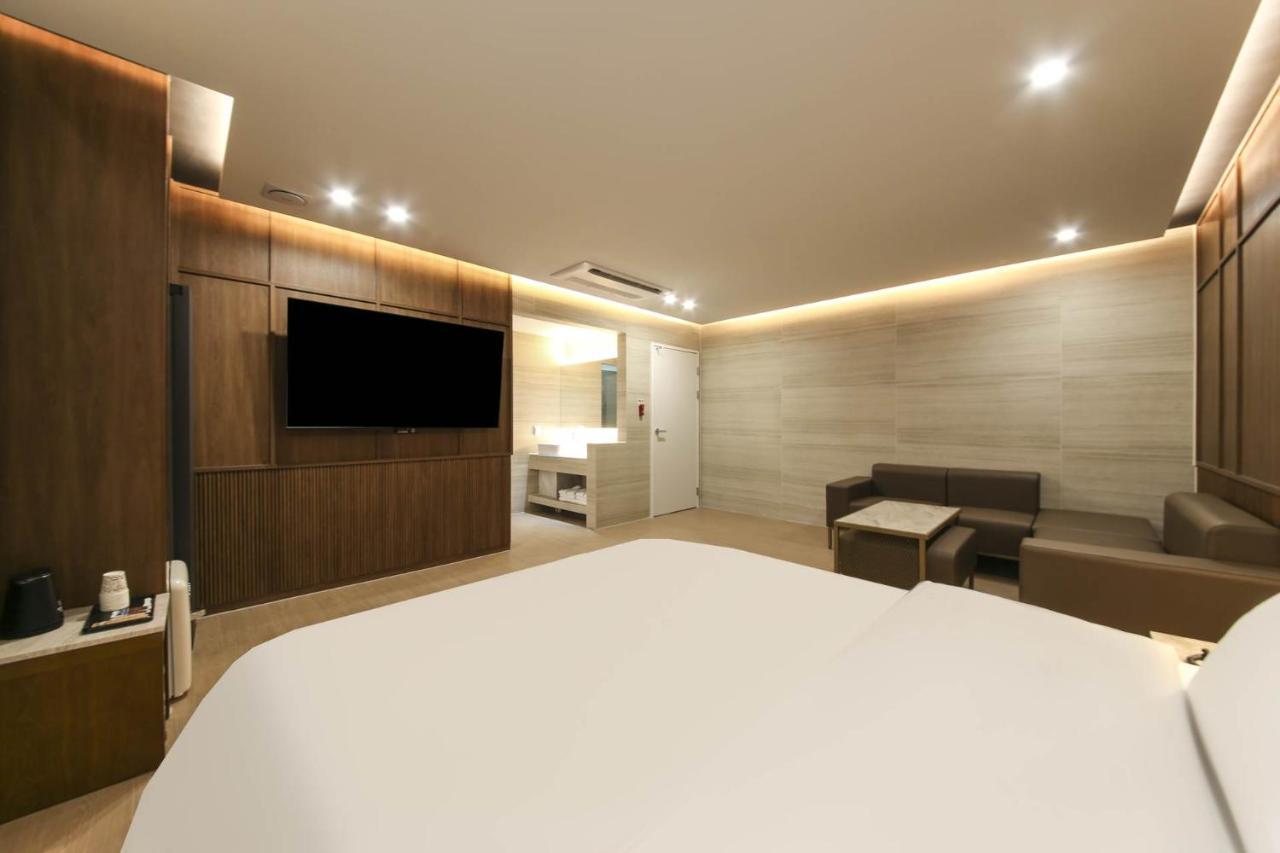 Brown Dot Hotel Pyeonghwa Plaza มกโพ ภายนอก รูปภาพ