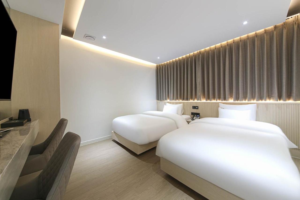 Brown Dot Hotel Pyeonghwa Plaza มกโพ ภายนอก รูปภาพ