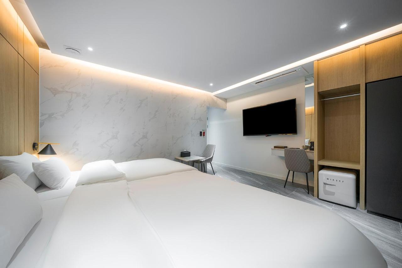 Brown Dot Hotel Pyeonghwa Plaza มกโพ ภายนอก รูปภาพ