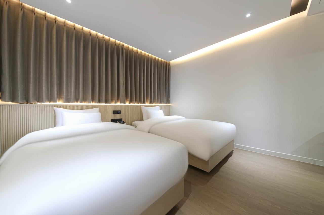 Brown Dot Hotel Pyeonghwa Plaza มกโพ ภายนอก รูปภาพ