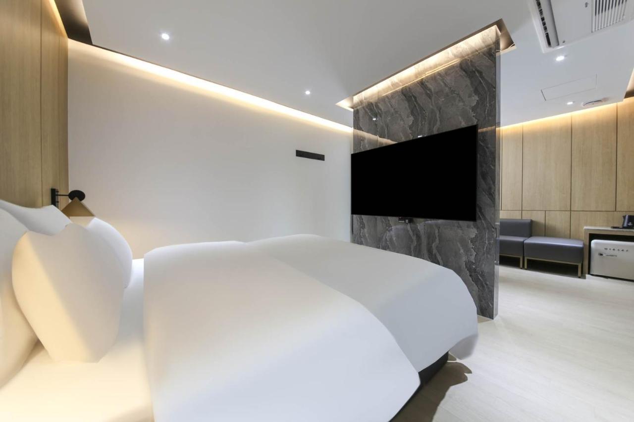 Brown Dot Hotel Pyeonghwa Plaza มกโพ ภายนอก รูปภาพ