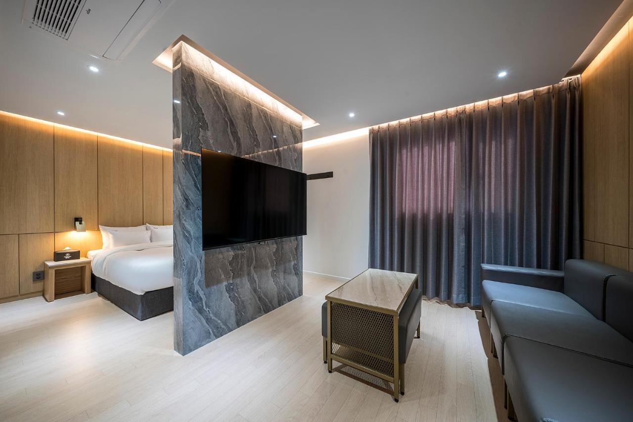 Brown Dot Hotel Pyeonghwa Plaza มกโพ ภายนอก รูปภาพ