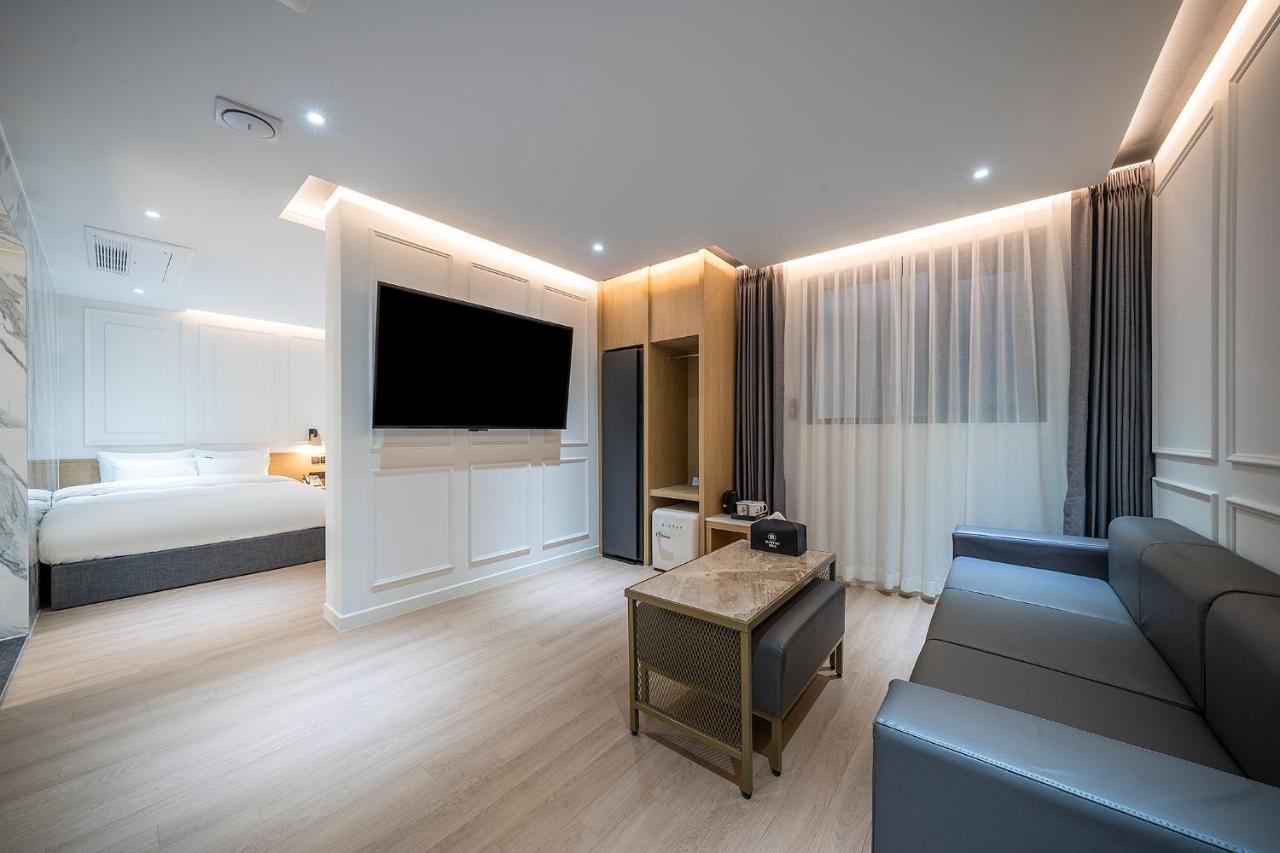 Brown Dot Hotel Pyeonghwa Plaza มกโพ ภายนอก รูปภาพ